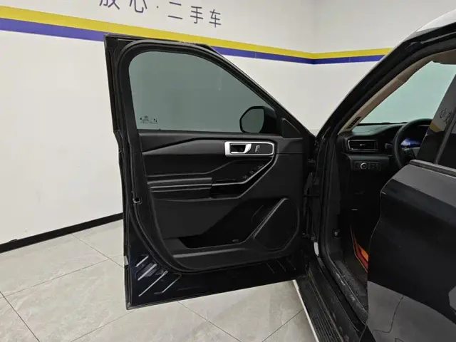 Ford Explorer — Фото автомобиля 7