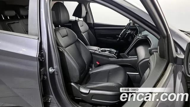 Hyundai Tucson Tucson (NX4) Дизель 2.0 2WD — Фото автомобиля 12