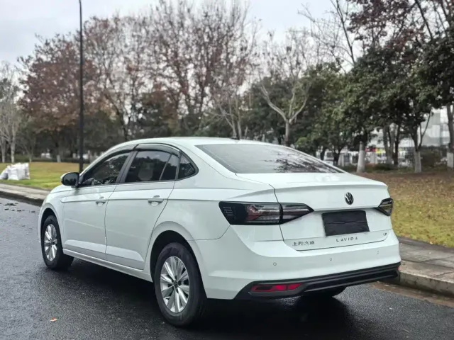 Volkswagen Lavida — Фото автомобиля 4