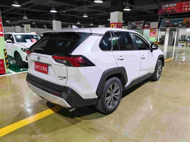 Toyota RAV4 — Фото автомобиля 5
