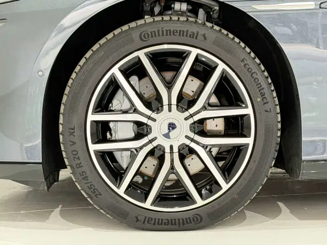 Denza Z9 — Фото автомобиля 11