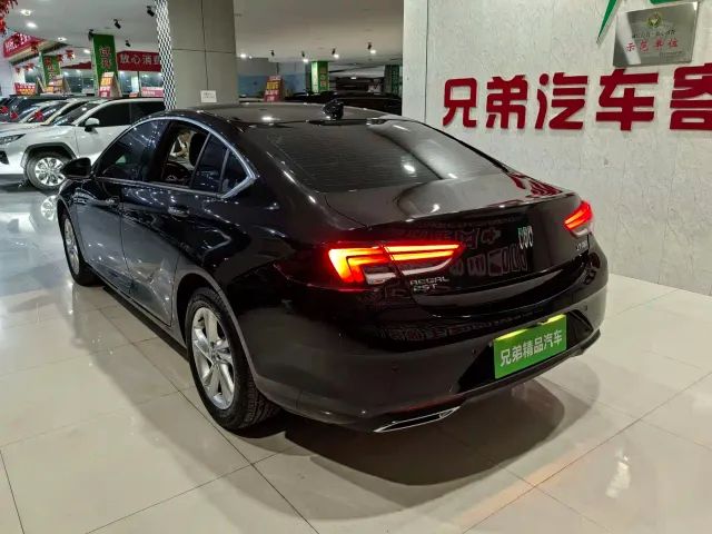 Buick Regal — Фото автомобиля 13