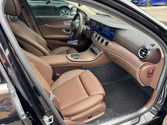 Mercedes-Benz E-Class — Фото автомобиля 7