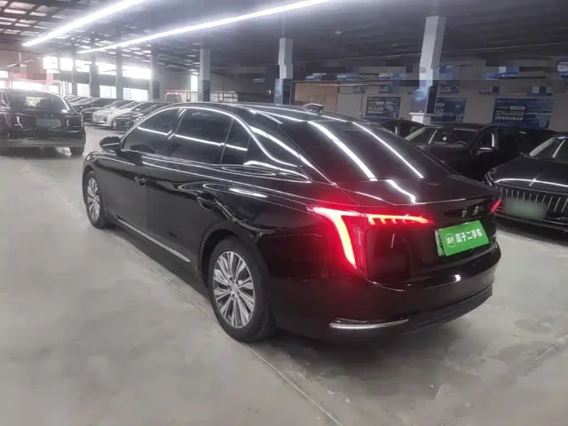 Hongqi E-QM5 — Фото автомобиля 4