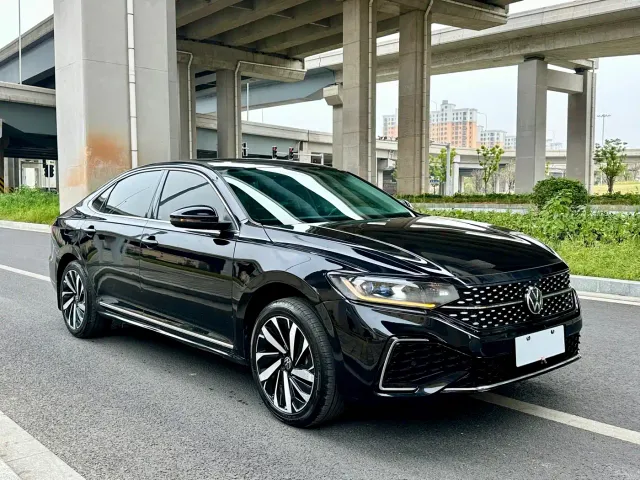 Volkswagen Passat — Фото автомобиля 3