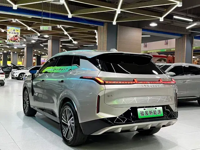 Lynk & Co 08 EM-P — Фото автомобиля 4