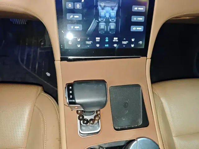 Li Auto ONE — Фото автомобиля 13