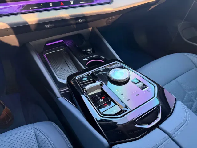 BMW i5 — Фото автомобиля 14