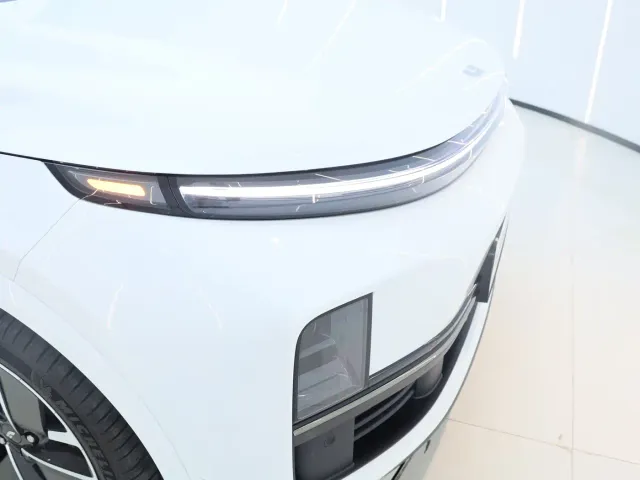 Li Auto L7 — Фото автомобиля 12