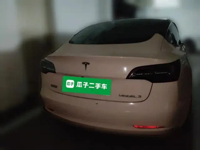 Tesla Model 3 — Фото автомобиля 3