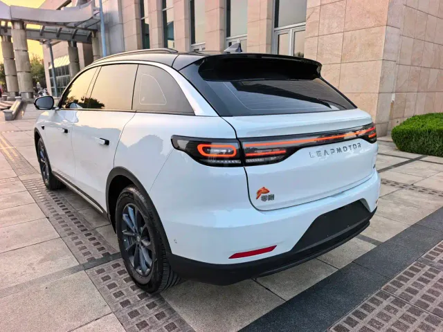 Leapmotor C11 — Фото автомобиля 4