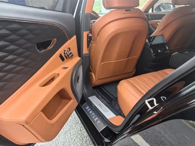 Bentley Flying Spur — Фото автомобиля 20