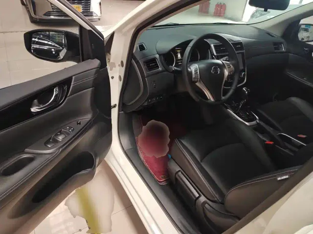 Nissan Tiida — Фото автомобиля 11