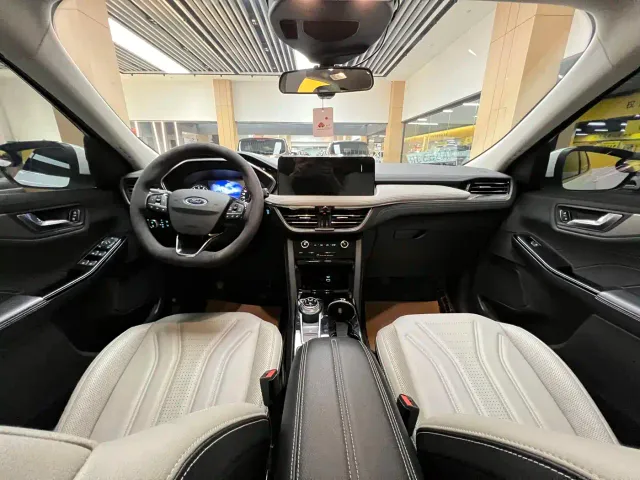 Ford Escape — Фото автомобиля 11