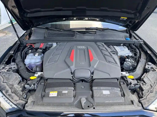Audi SQ7 — Фото автомобиля 12