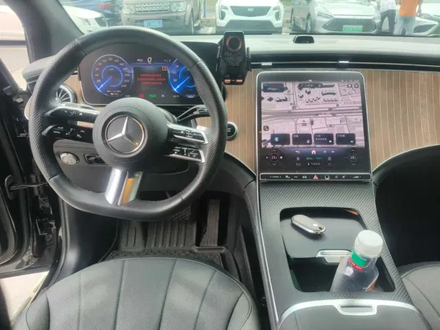Mercedes-Benz EQE SUV — Фото автомобиля 13
