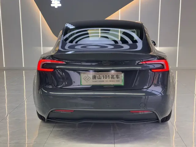 Tesla Model 3 — Фото автомобиля 7