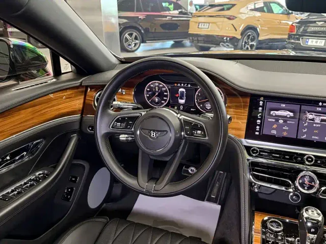 Bentley Flying Spur — Фото автомобиля 10