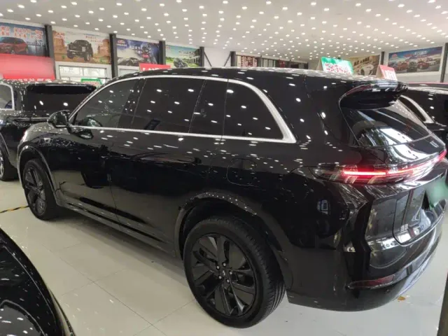 Li Auto L7 — Фото автомобиля 4