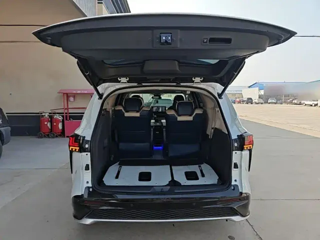 Toyota Sienna — Фото автомобиля 18