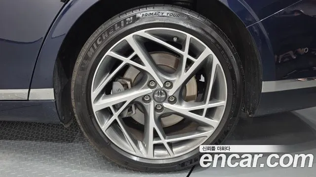 Genesis G90 Бензин 3.5 турбо AWD — Фото автомобиля 4