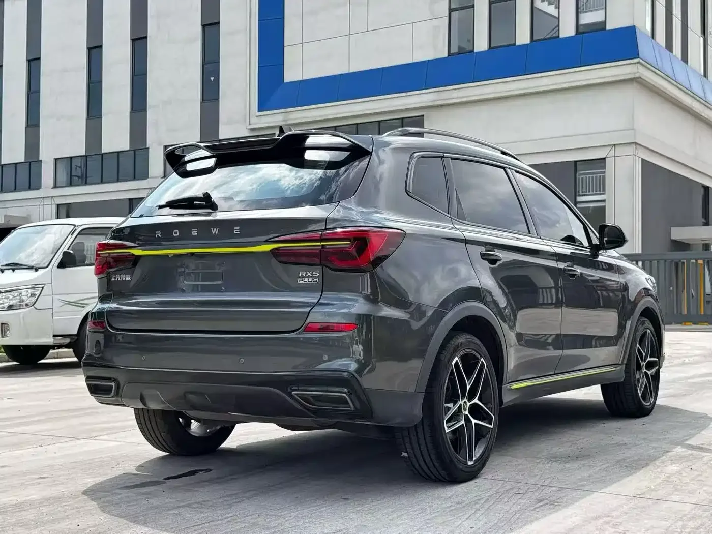 Roewe Roewe RX5 2023 PLUS 330TGI Automatic Trend-leading Smart Premium Edition — Фото автомобиля 9