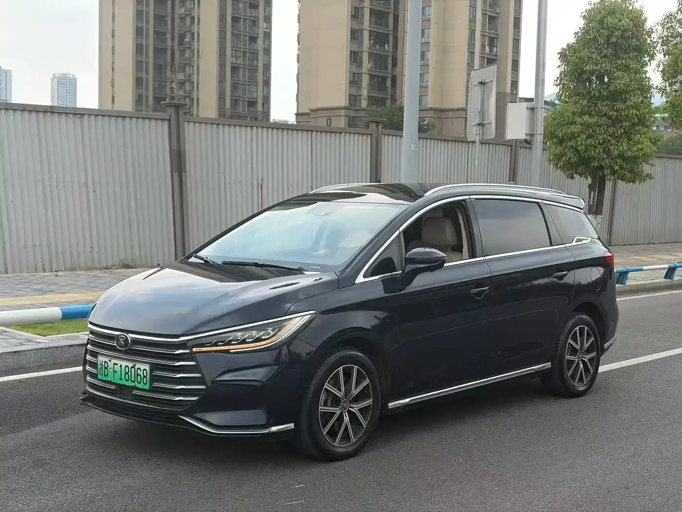 Фотография автомобиля — BYD Song MAX