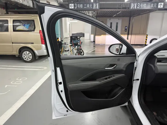 BYD Qin PLUS — Фото автомобиля 9