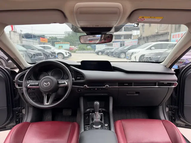 Mazda Axela — Фото автомобиля 9