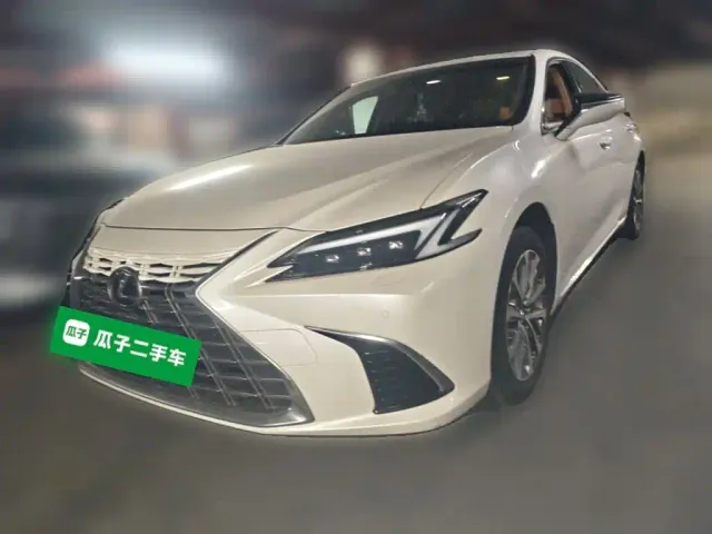 Фотография автомобиля — Lexus ES
