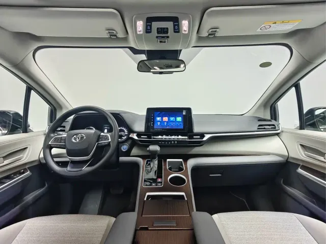 Toyota Sienna — Фото автомобиля 13