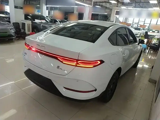 BYD Qin PLUS — Фото автомобиля 6