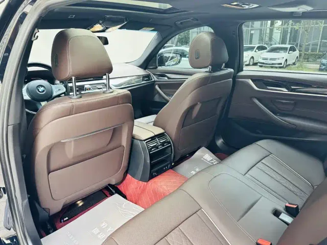 BMW 5 Series — Фото автомобиля 10