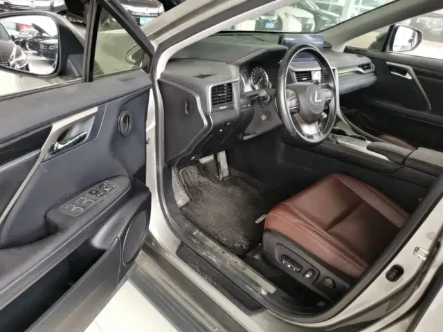 Lexus RX — Фото автомобиля 15