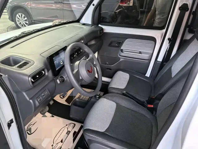 Wuling Zhiguang NEV — Фото автомобиля 4