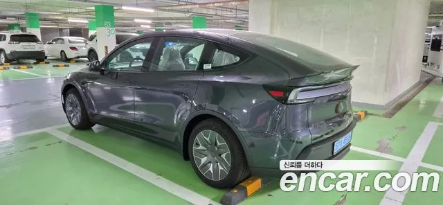 Tesla Model Y — Фото автомобиля 2