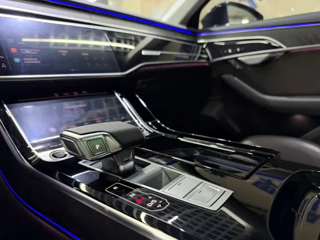 Audi A8 — Фото автомобиля 9