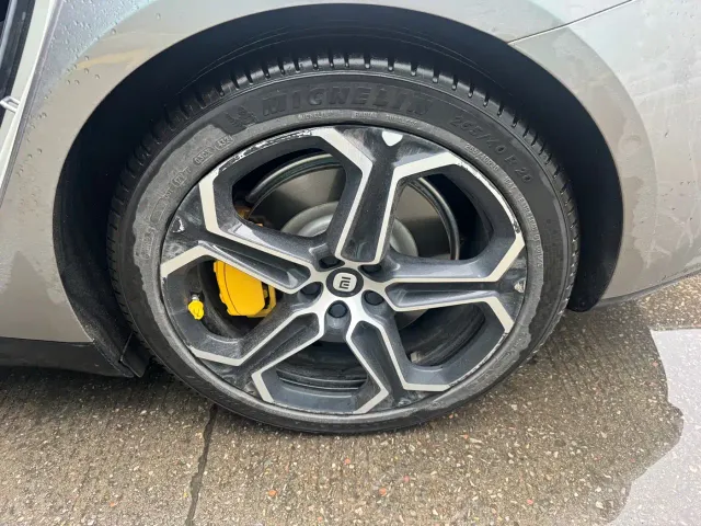 Xiaomi SU7 — Фото автомобиля 16