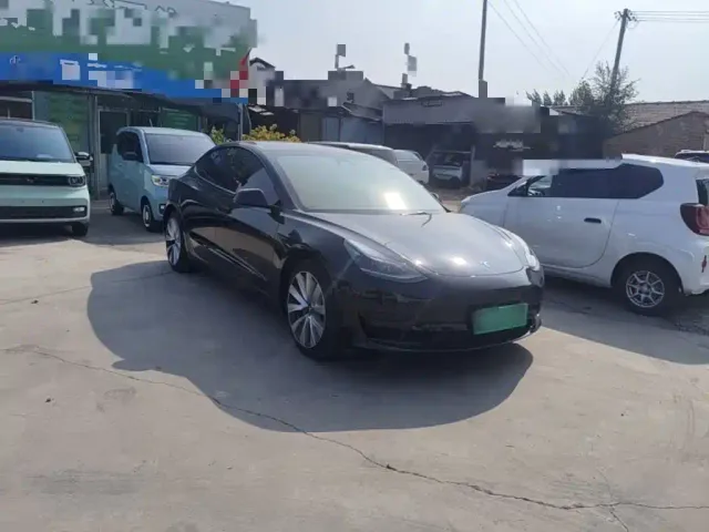Tesla Model 3 — Фото автомобиля 3