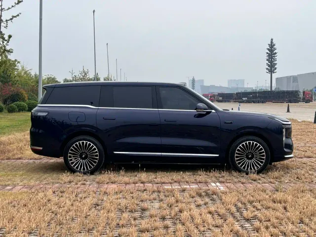IM Motors LS9 — Фото автомобиля 11