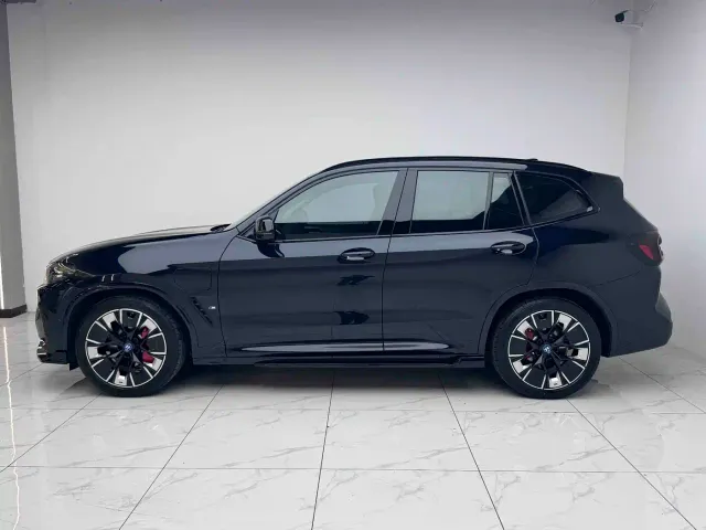 BMW iX3 — Фото автомобиля 16