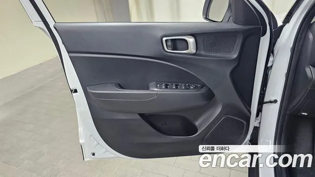 Hyundai Venue — Фото автомобиля 13