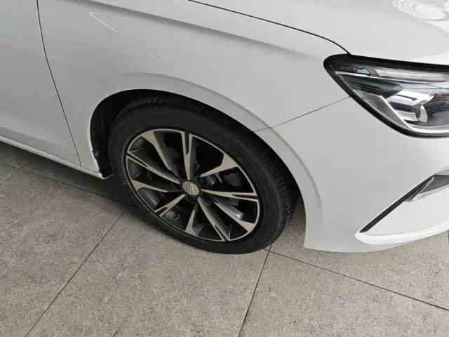 Geely Emgrand — Фото автомобиля 6