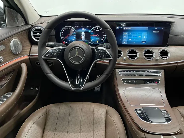 Mercedes-Benz E-Class — Фото автомобиля 8