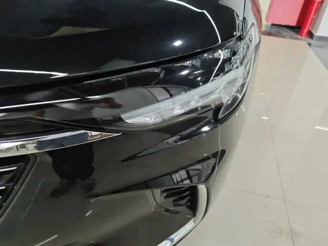 Buick Envision Plus — Фото автомобиля 5
