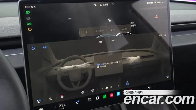 Tesla Model 3 — Фото автомобиля 17