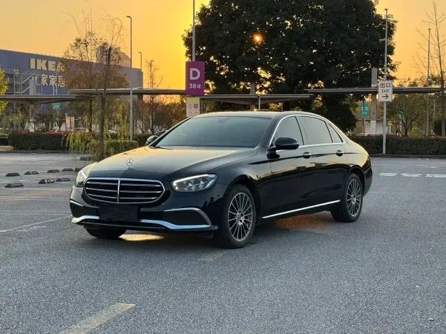 Фотография автомобиля — Mercedes-Benz E-Class