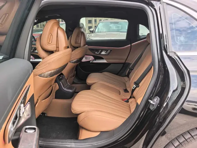 Mercedes-Benz E-Class — Фото автомобиля 8