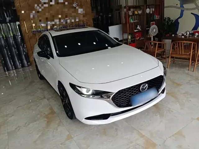 Mazda Axela — Фото автомобиля 3