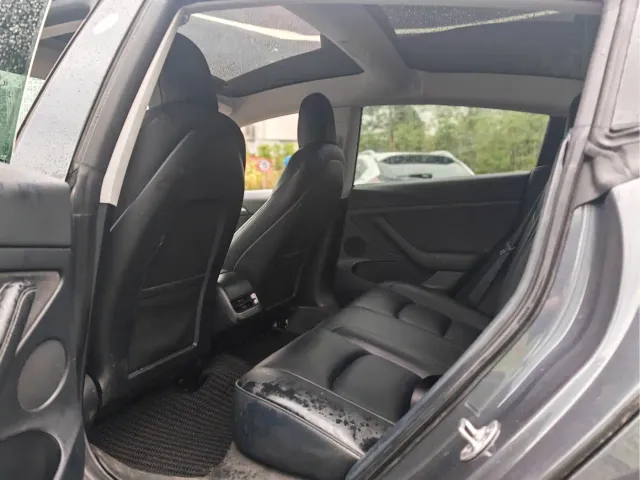 Tesla Model 3 — Фото автомобиля 4